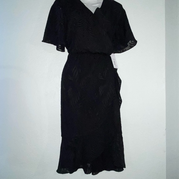 Liz Claiborne Dresses & Skirts - Liz Claiborne elegant black dress size M